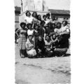 Foto di gruppo delle partecipanti al corso di taglio e cucito, Caserma Passalacqua, Tortona, 1950